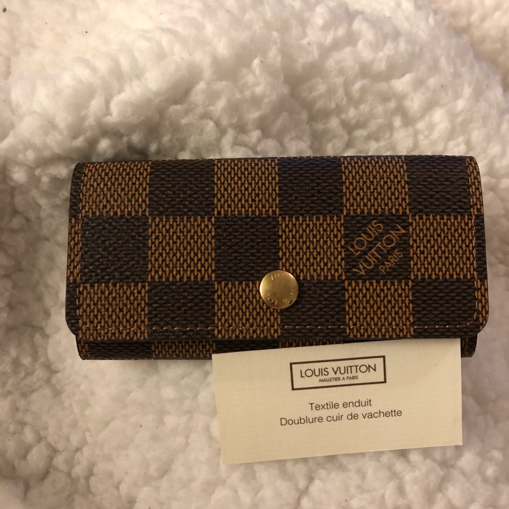 ✨LV 4 key holder✨